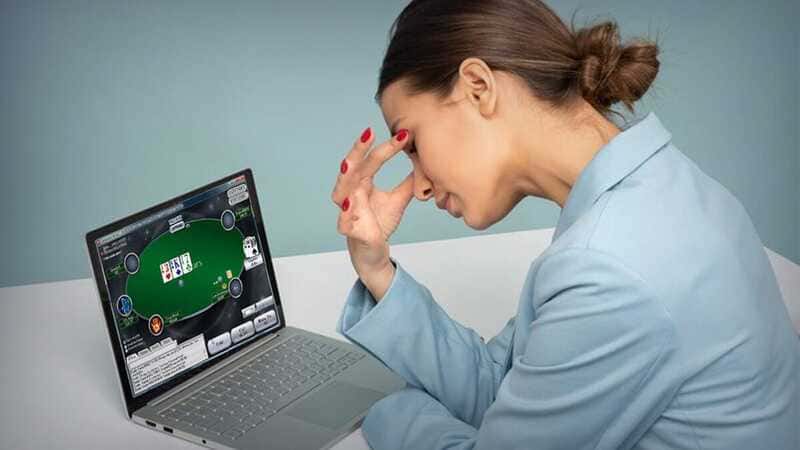 how does online poker work
